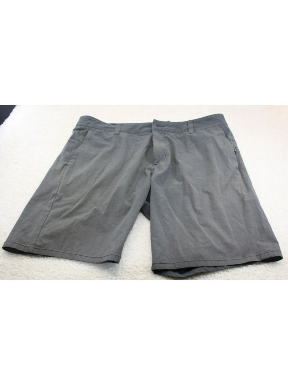Vuori Meta Shorts Mens 36 Gray Performance Stretch Golf Casual 8.5" Inseam